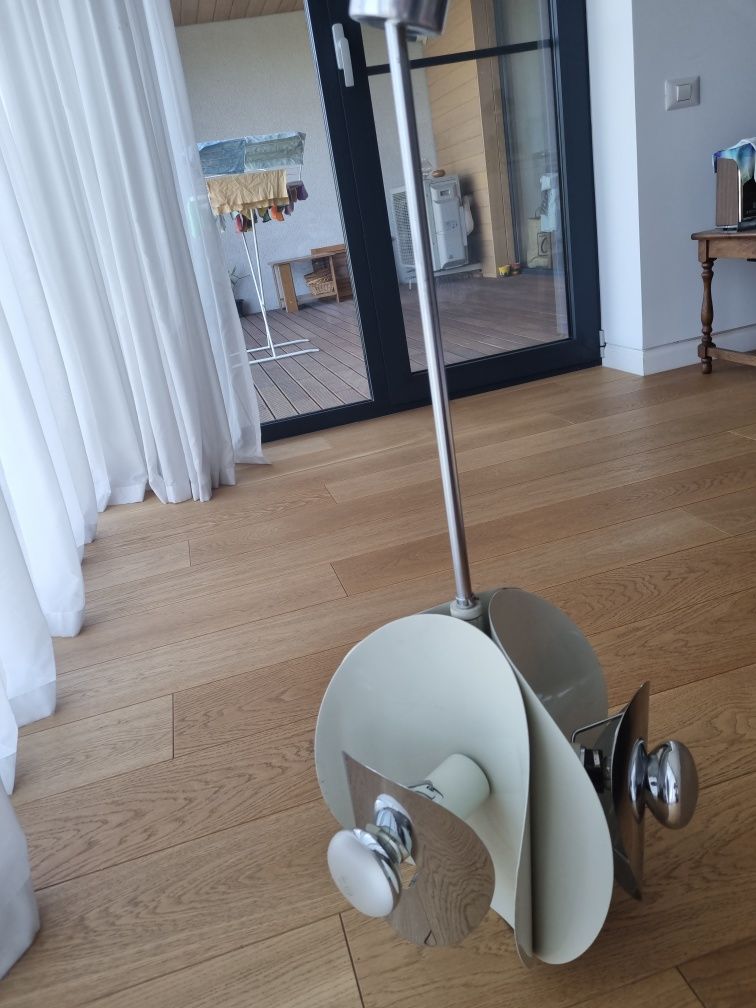 Lampa argintie metalica