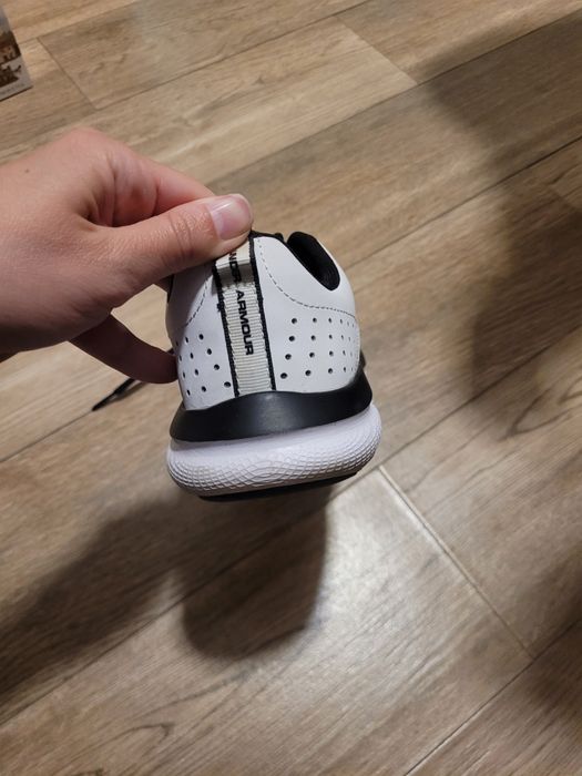 Adidasi Under Armour