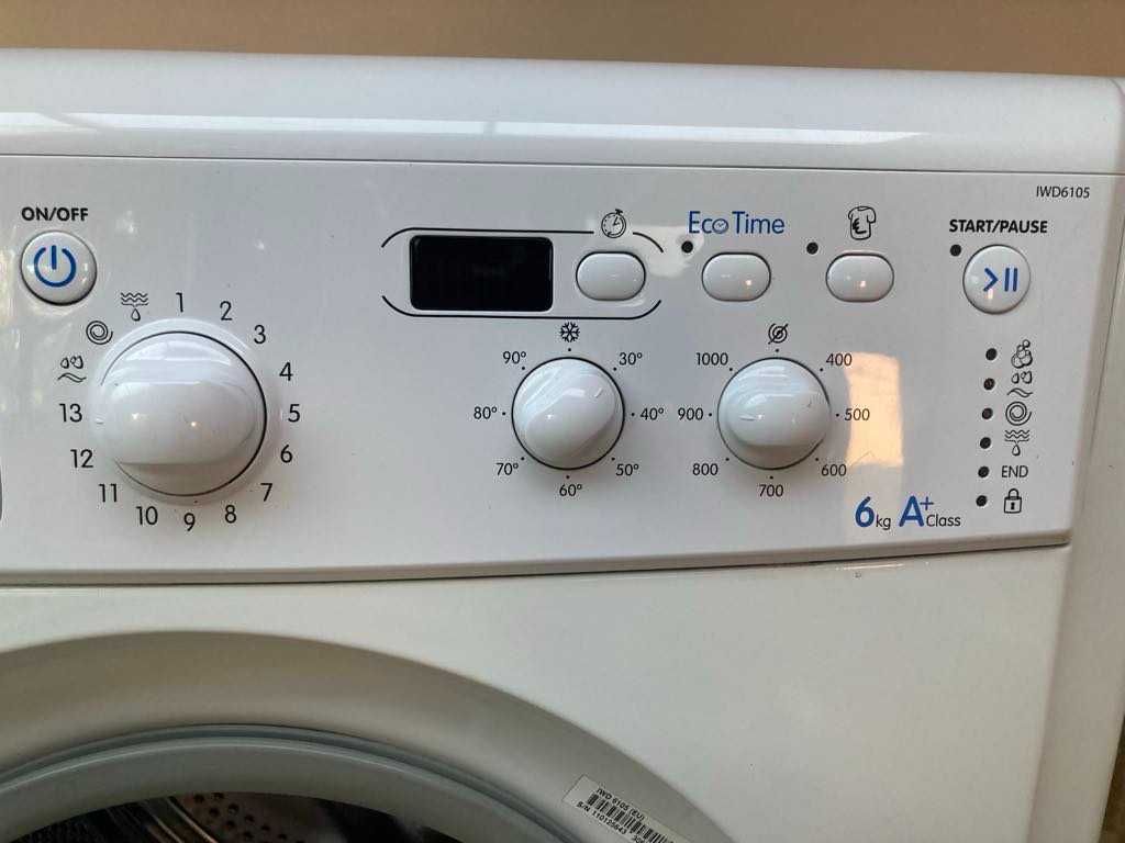 Продавам пералня Indesit, работеща.