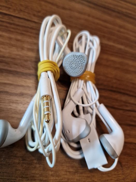 Căști Samsung, originale, mufa jack., 2 seturi, 30 lei setul.