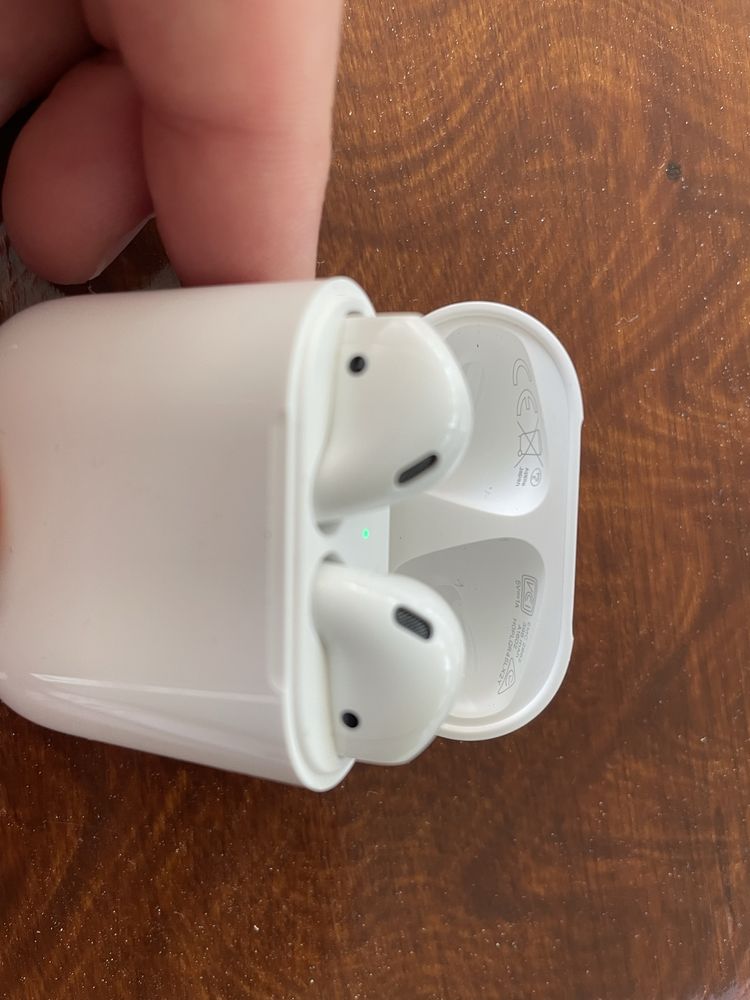 vand casti air pods 2