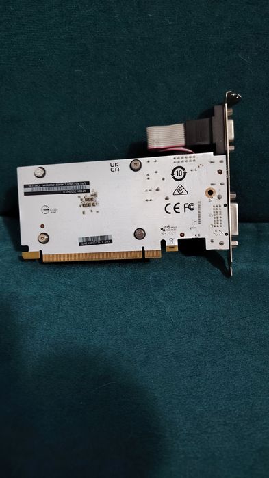 Vând placă video MSI GeForce GT 730 2GB Low Profile (N730K-2GD3H/LP)