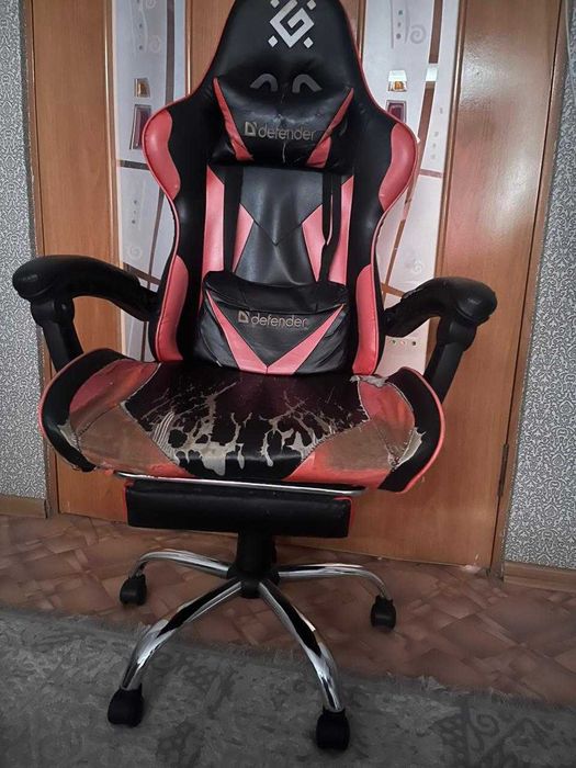 Продам игровое компьютерное кресло