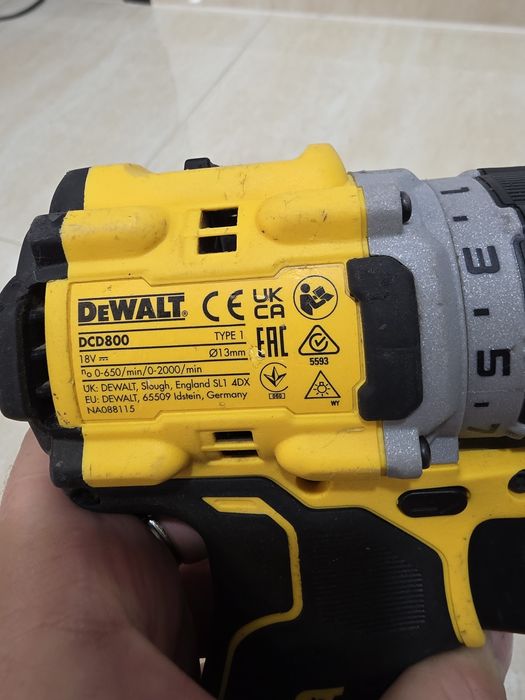 Autofiletanta masina de insurubat Dewalt DCD 800