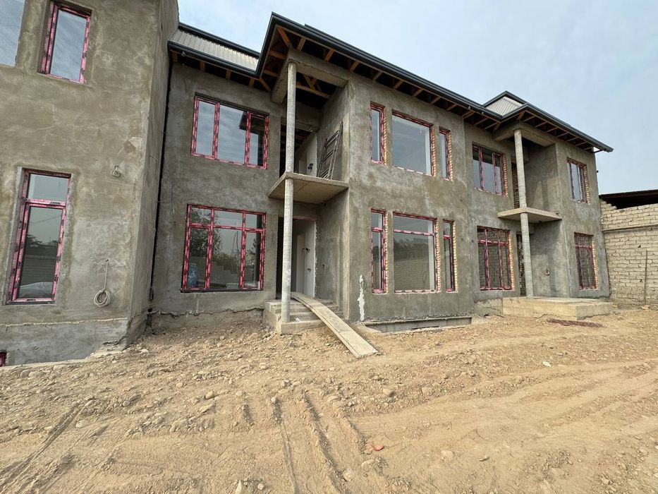 Продается коттедж на Амира Темура. 2.2 сотки