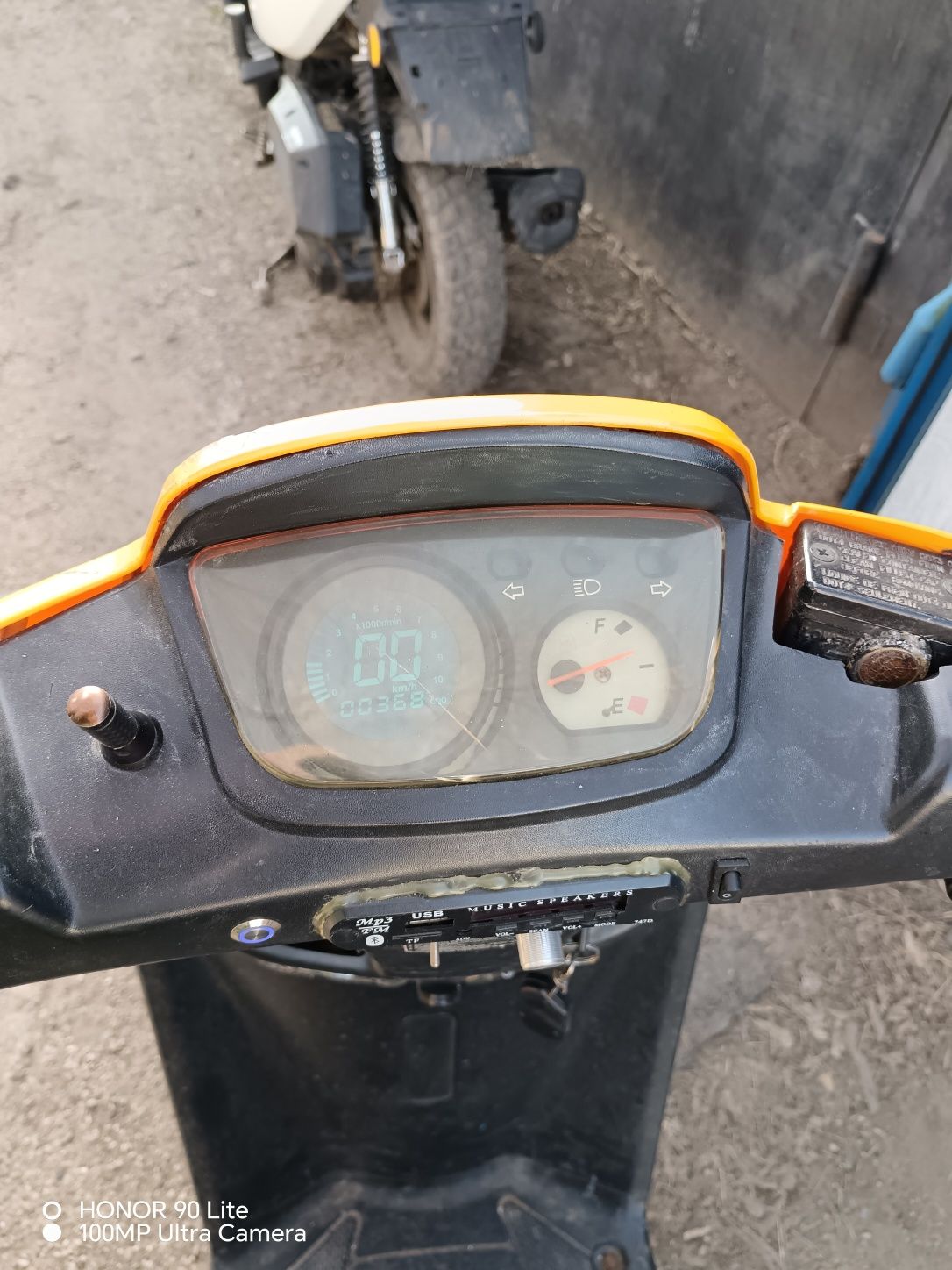 Продам скутер 125cc. Bwi