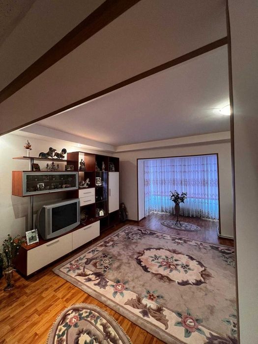 Vând apartament – zona ultracentrală Băile Herculane!