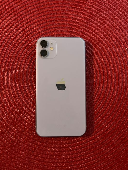 iPhone 11 лилав + 15 калъфа + 5 протектора – отлично състояние