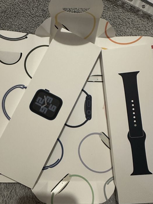 Часовник APPLE WATCH Se 40 mm в ГАРАНЦИЯ