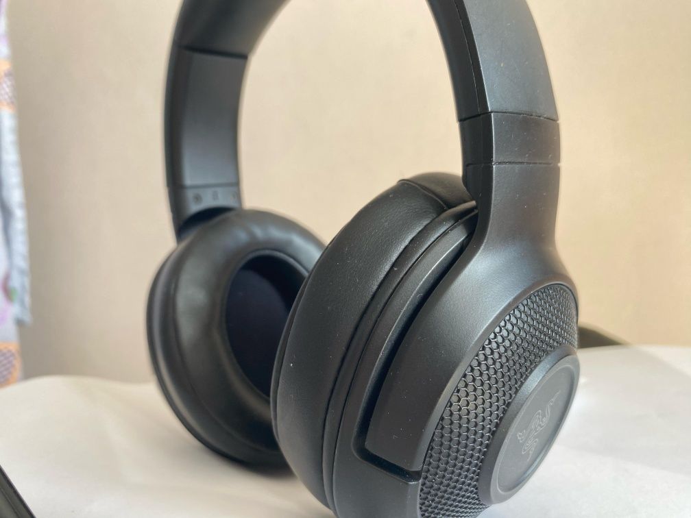 Продам наушник Razer