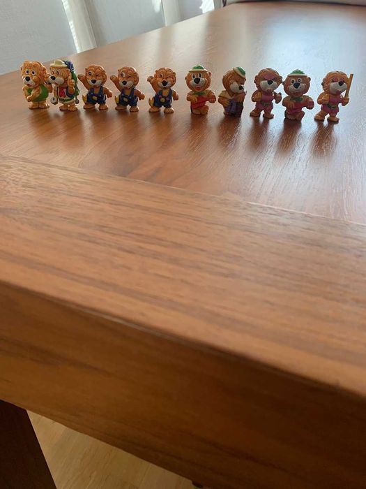 Фигурки от шоколадови яйца