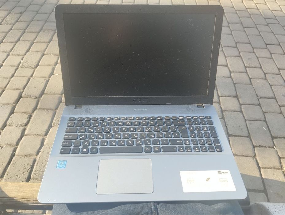 Asus intel celeron N3000 4/500gb xotira