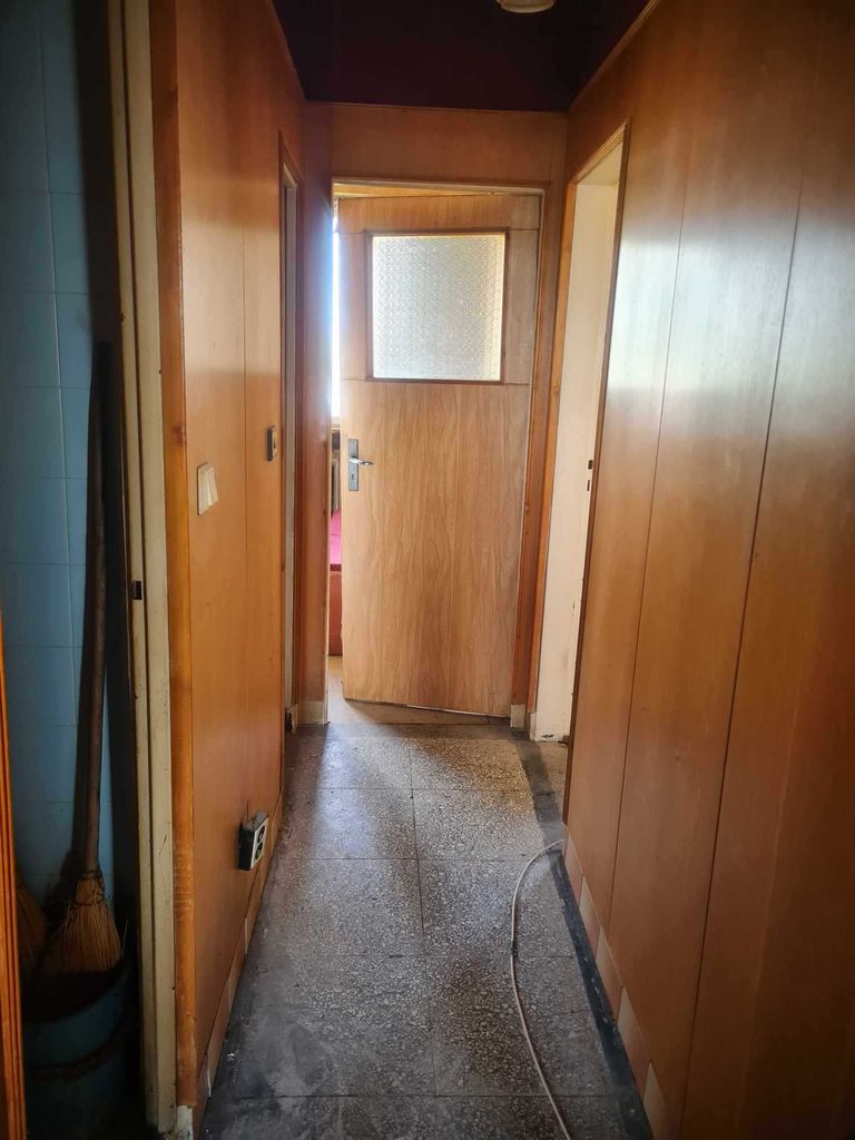 Продава се Тристаен апартамент в Плевен, Идеален център - 75 кв.м за 903 €/кв.м - Снимка #8