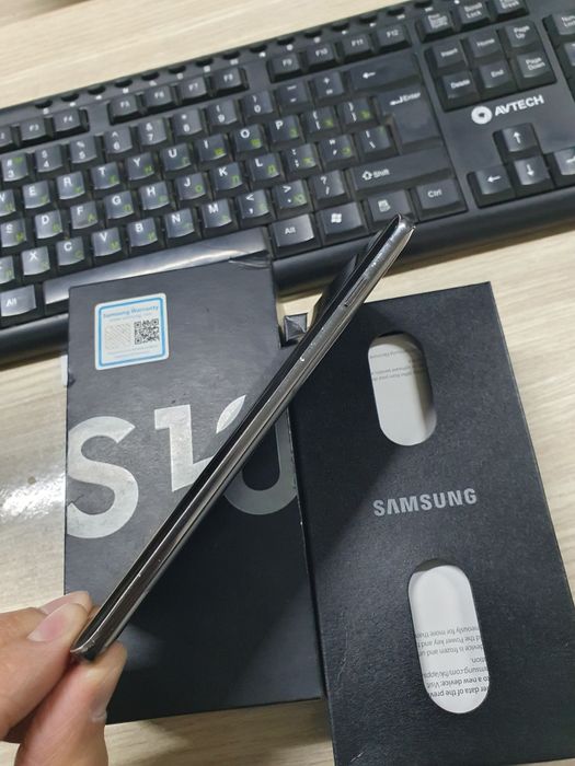 Samsung S10 8/128Gb продам
