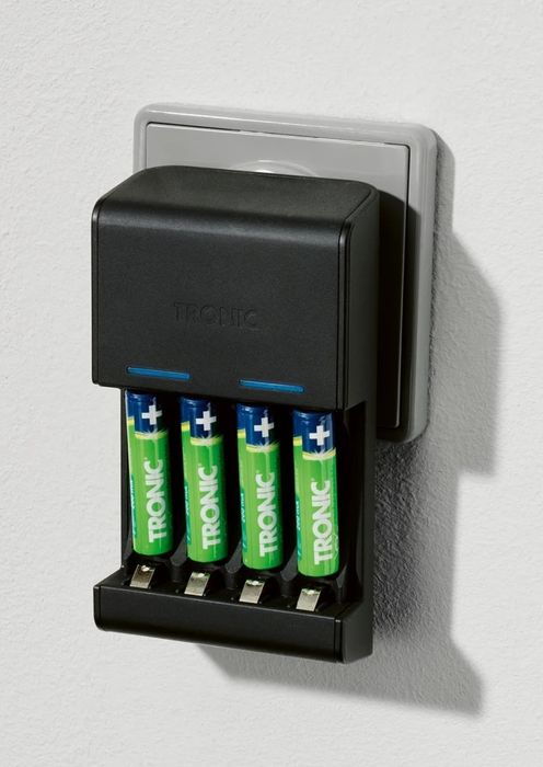 Încărcător de baterii Tronic pentru baterii AA, AAA cu 5 acumulatori