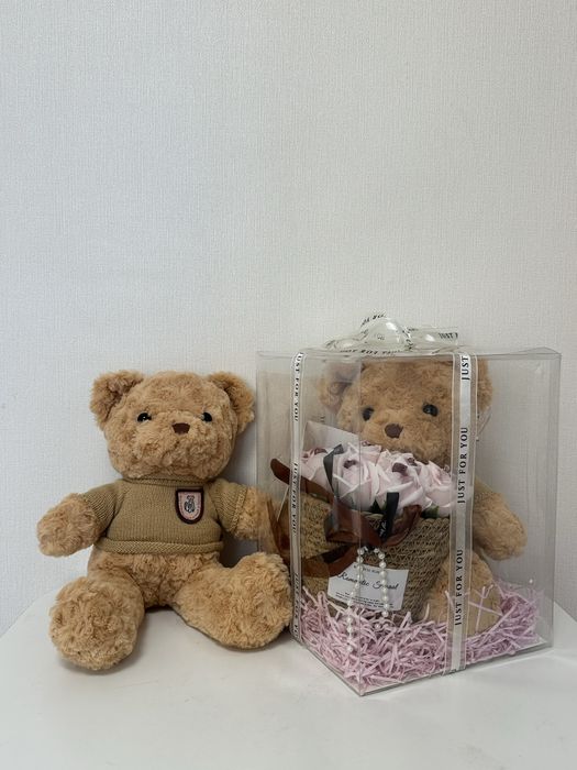 Плюшевый медьведь в коробке