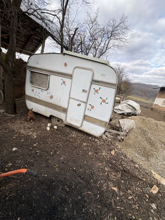 Roulota de vanzare de renovat 2500ron negociabil