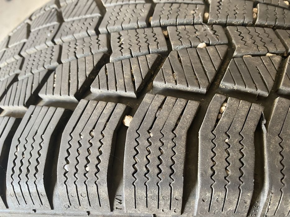 Anvelope, 4 anvelope de iarna 215,50,17