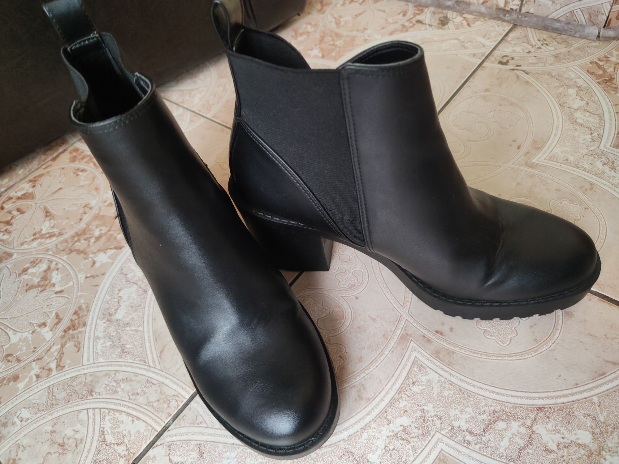 Ghete cu toc H&M