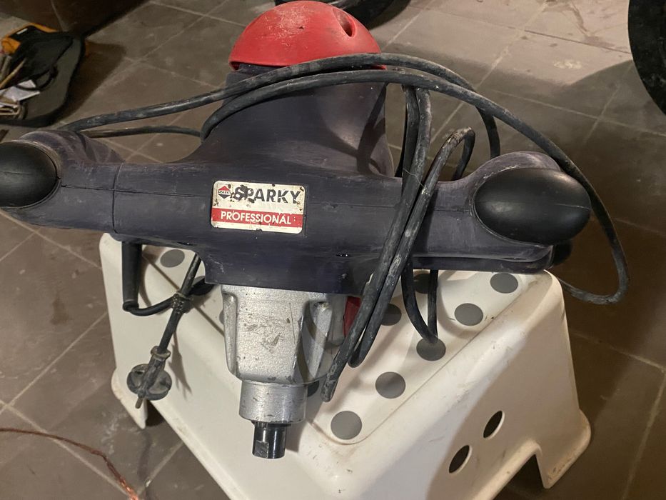 Ел.мащина за бъркане на бето и бъркалка