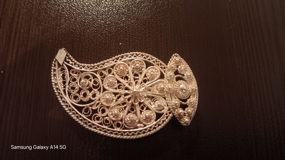 Сребарна стара ръчна брошка