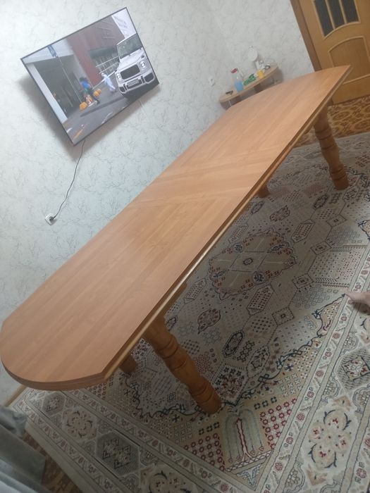 Продам гостинный стол