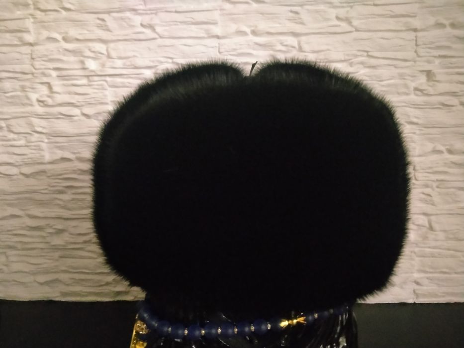 Дублёнка, ушанка.