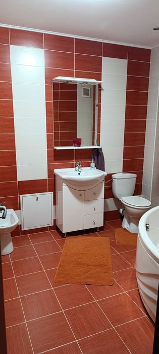Apartament 3 camere de închiriat