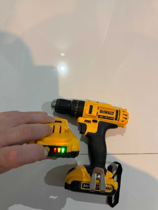 Винтоверт DeWalt DCD771 с 2 батерии