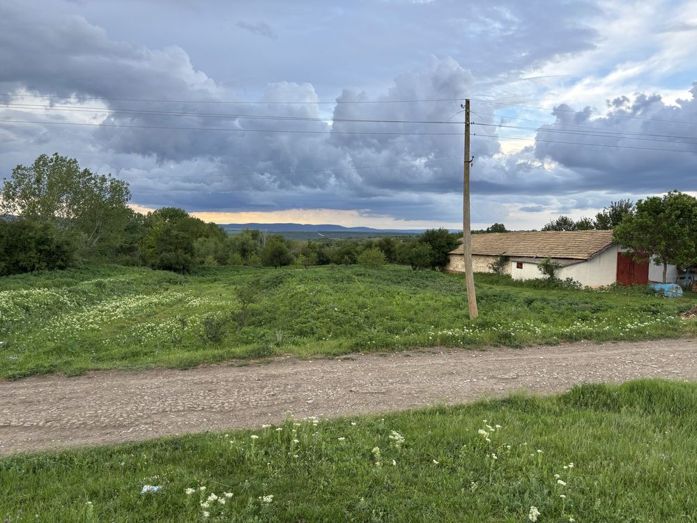 Парцел с постройка в регулация