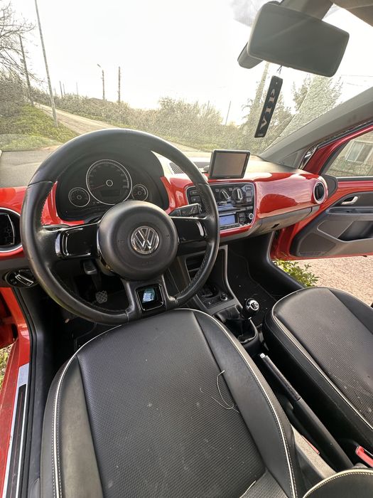 Volkswagen UP - цяла или на части