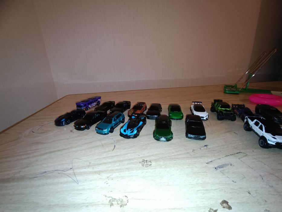 Машинка хот вилс оригинал продам один за 1000тг все 15тышь