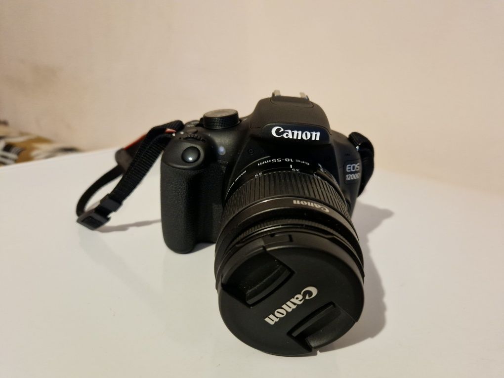 Canon EOS 1200D перфектен.