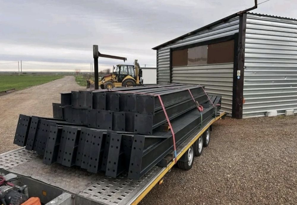 Vand hala metalica 10x15x4 
4 ferme si 8 stalpi la 2.200euro