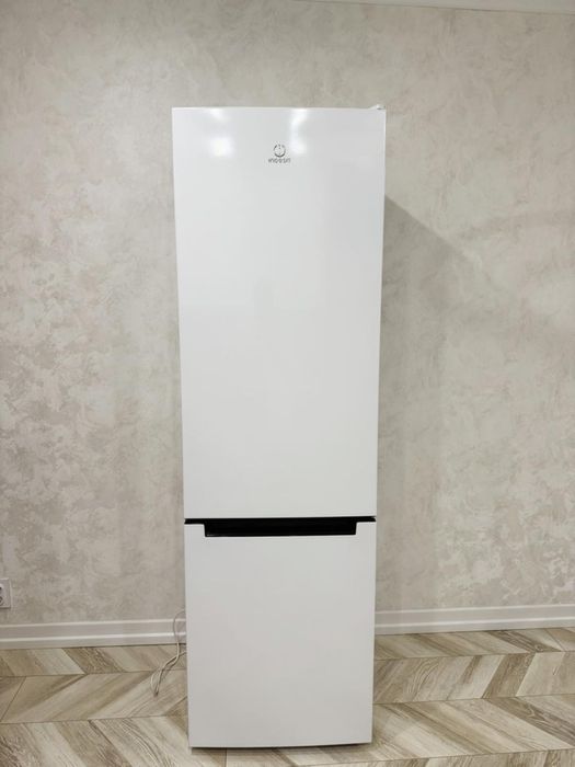Холодильник INDESIT