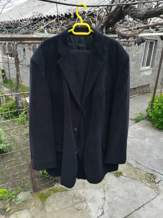 Costumuri barbati diferite culori  marimea 52 / aproape noi /200 ron