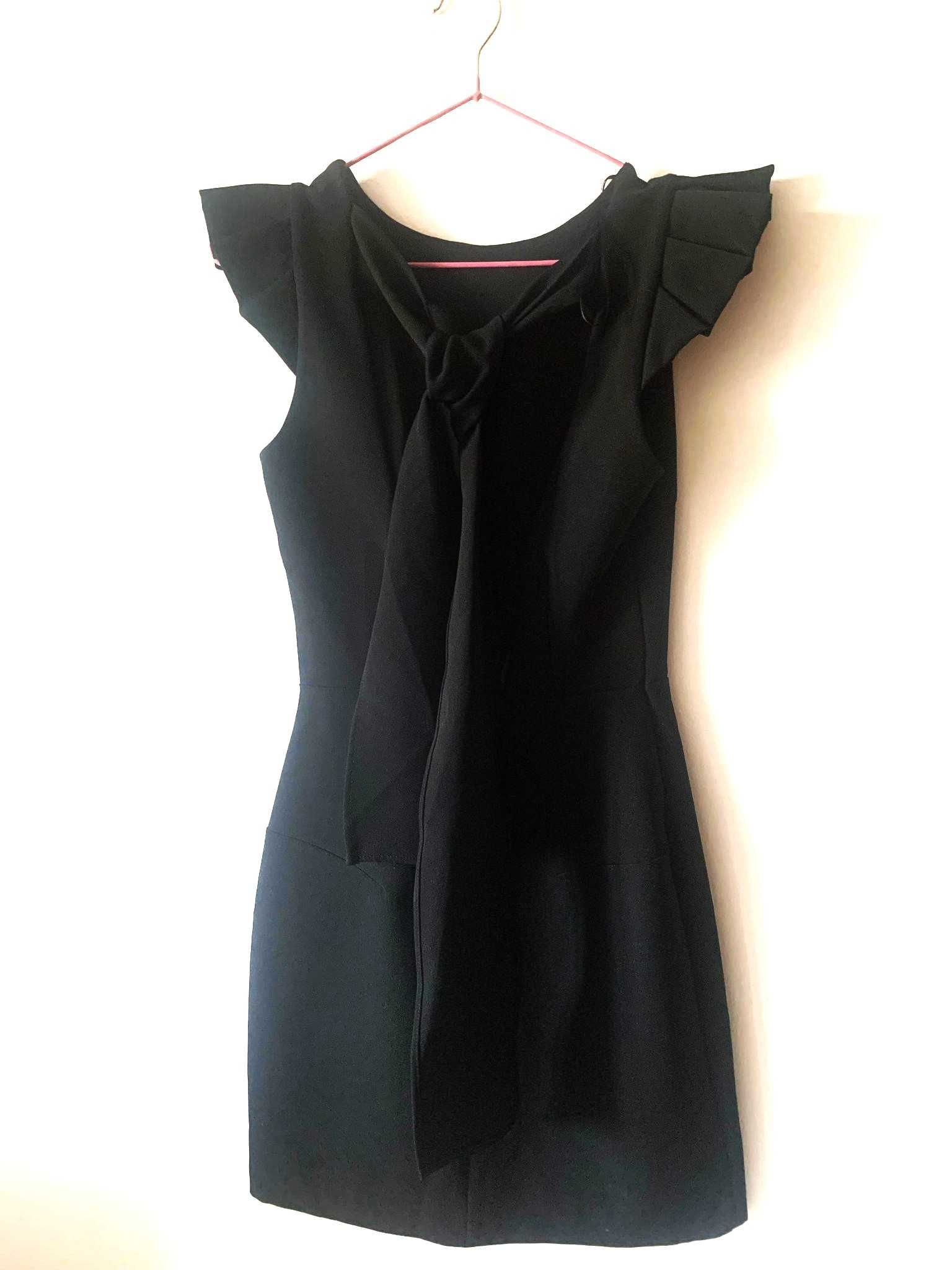 Rochie neagra elastica marca Zara