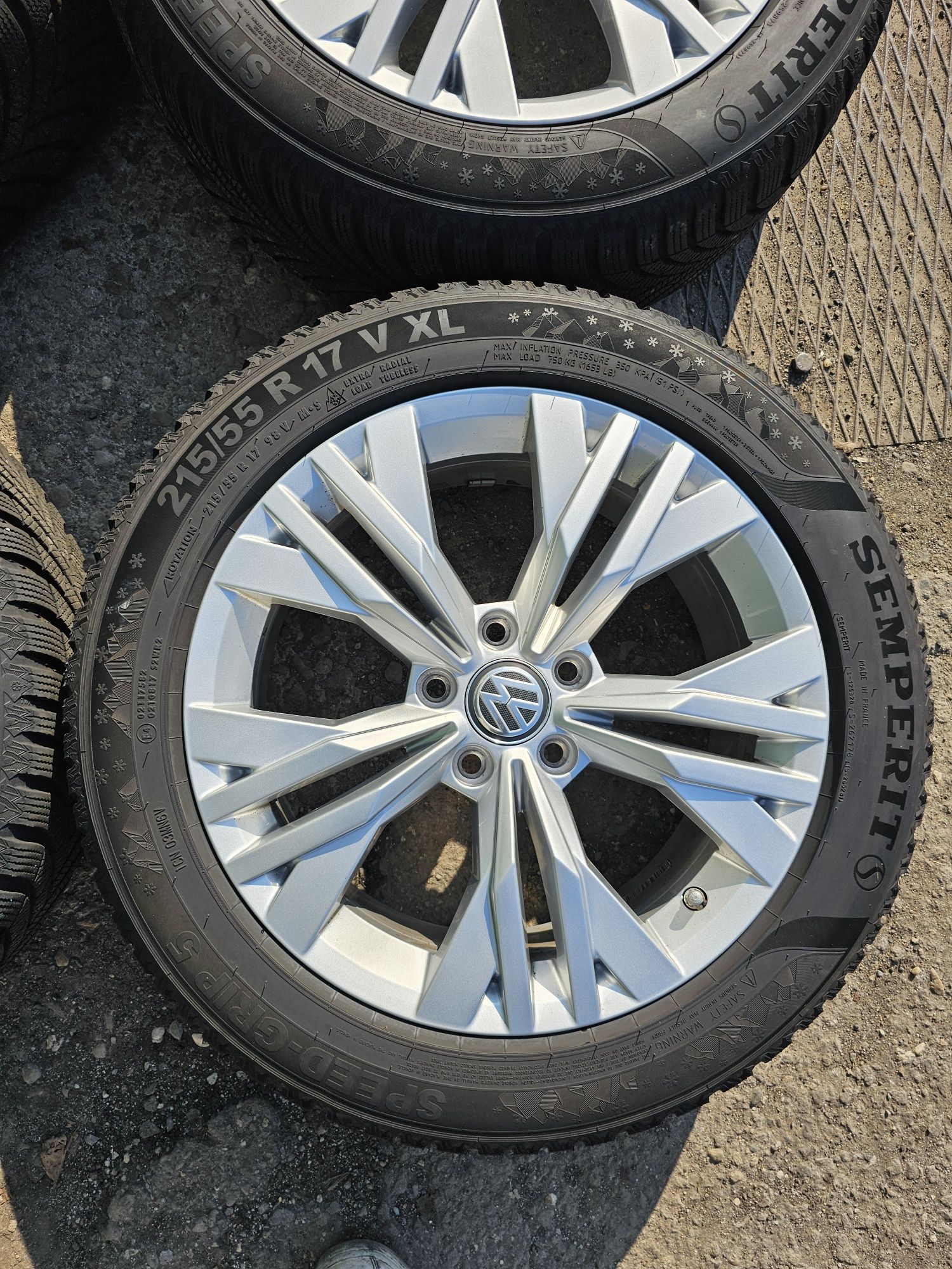 4 jante 5x112 Originale Volkswagen cu anvelope iarna 215 55 17 Semperi