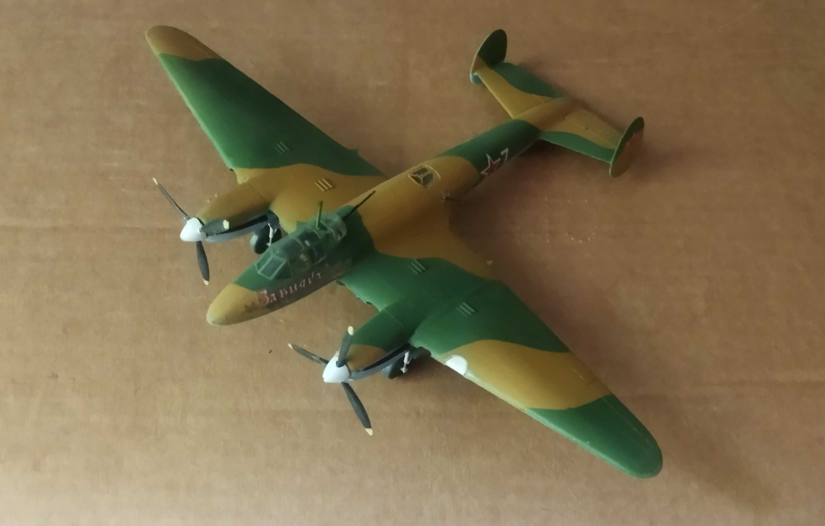 подарочная модель самолета Пе-2 в масштабе 1/72 пр. Италия!