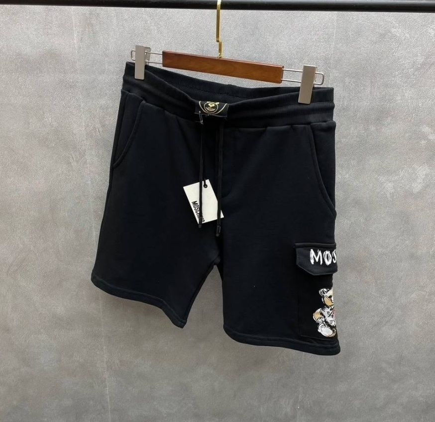 Екипи Moschino Couture
