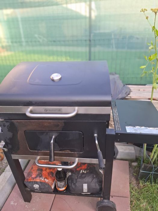 Vând grătar aproape nou