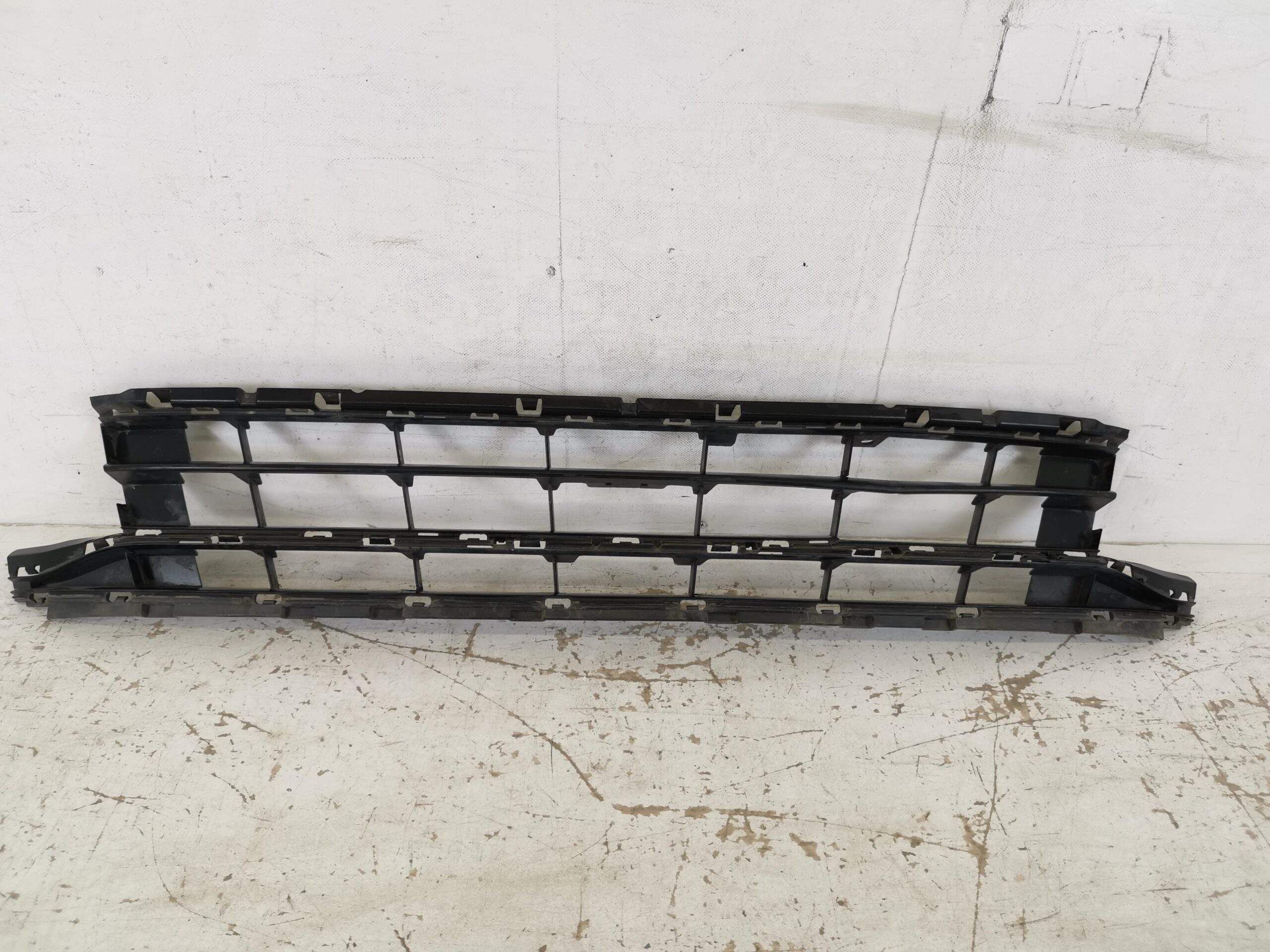 Долна решетка Фолксваген ВВ / Volkswagen VW Passat B8 [ - ] Оригинална