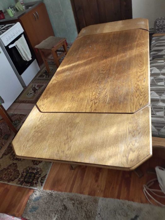 Masa de bucatarie extensibila cu doua scaune