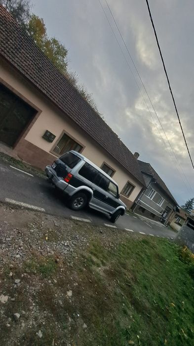 Vând mitsubishi pajero