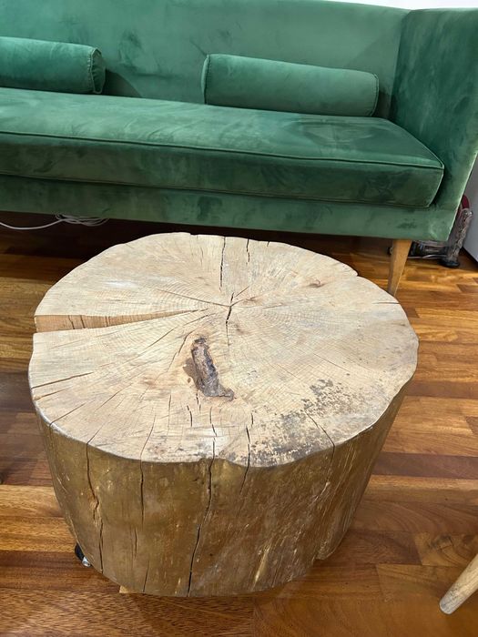 Masă de cafea din trunchi de lemn masiv, pe roți