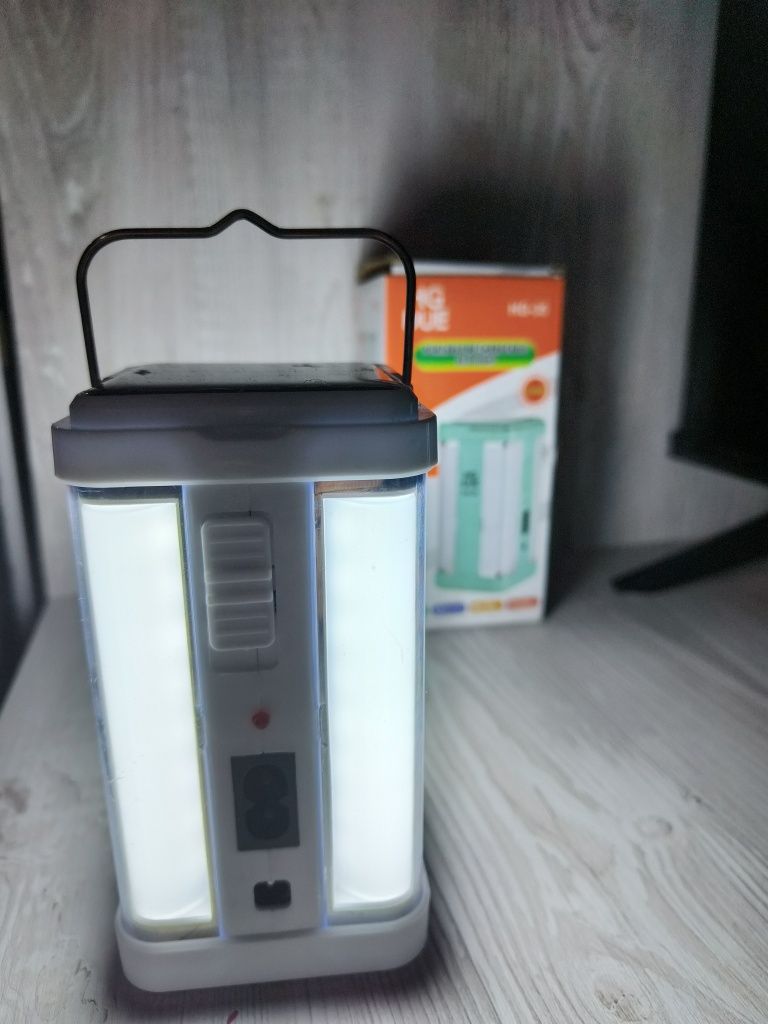 Lampă portabilă solară reîncărcabilă