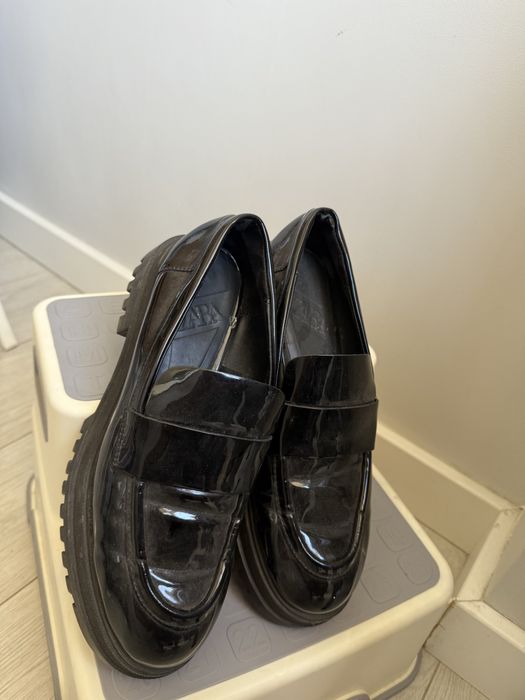 Лоферы лакированные zara