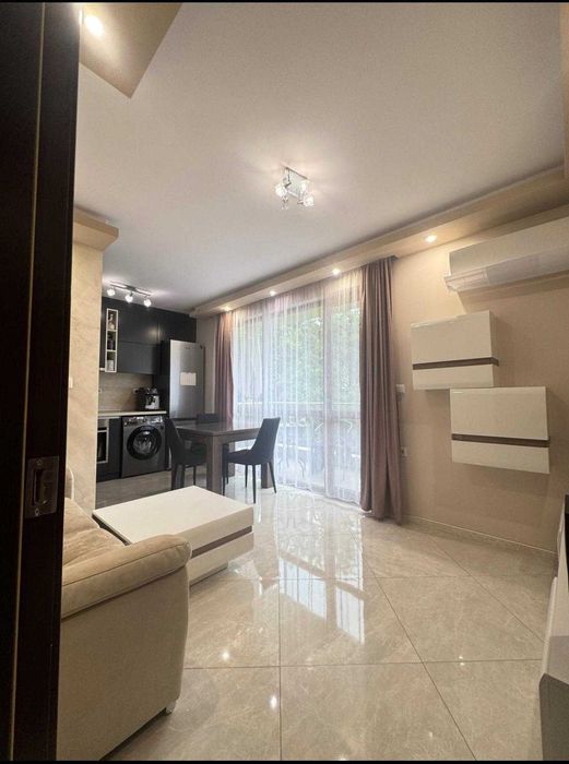 Продава се Тристаен апартамент в Пловдив, Христо Смирненски - 90 кв.м за 1945 €/кв.м - Снимка #1