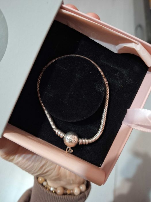 Гривна и висулка на Pandora