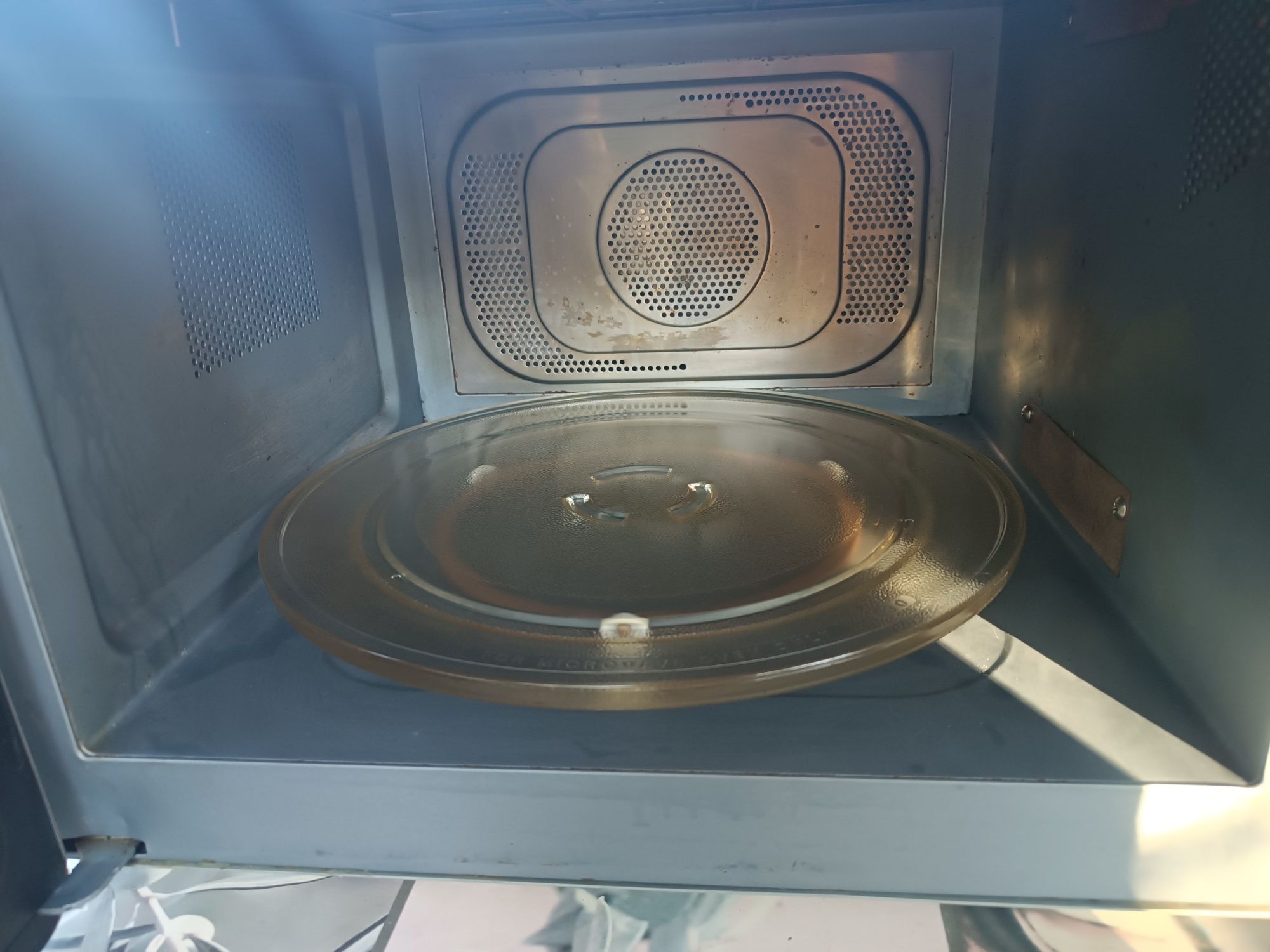 Микровълнова Whirlpool със забележка
